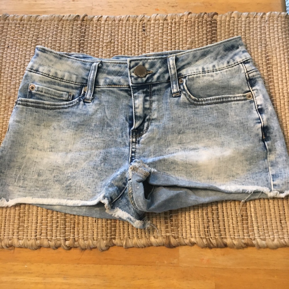 No boundaries Jean shorts